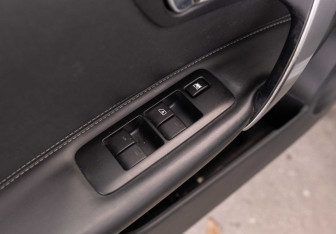 Подержанный автомобиль Nissan Qashqai 2007 года (17 фото)