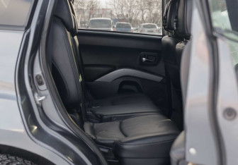 Подержанный автомобиль Mitsubishi Outlander 2008 года (17 фото)