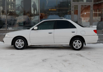 Подержанный автомобиль Toyota Carina Sedan 2001 года (8 фото)