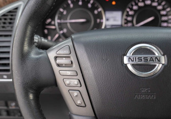 Подержанный автомобиль Nissan Patrol 2011 года (12 фото)