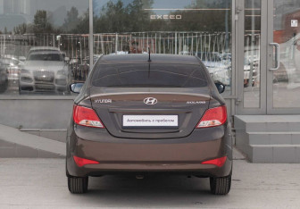 Подержанный автомобиль Hyundai Solaris Sedan 2015 года (6 фото)