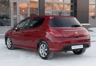 Подержанный автомобиль Peugeot 308 Hatchback 2012 года (7 фото)