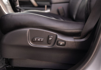 Подержанный автомобиль Infiniti FX 2006 года (19 фото)