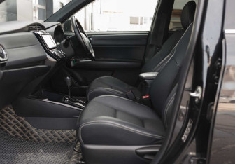 Подержанный автомобиль Toyota Corolla Wagon 2015 года (19 фото)