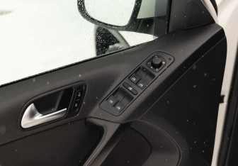 Подержанный автомобиль Volkswagen Tiguan 2012 года (16 фото)