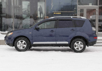 Подержанный автомобиль Mitsubishi Outlander 2007 года (8 фото)