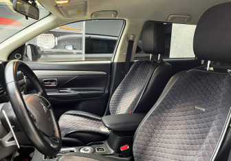 Подержанный автомобиль Mitsubishi Outlander 2013 года (18 фото)