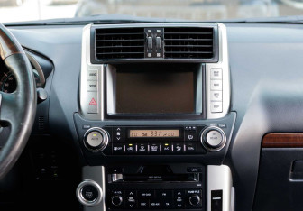 Подержанный автомобиль Toyota Land Cruiser Prado 2010 года (14 фото)
