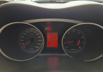 Подержанный автомобиль Mitsubishi Outlander 2008 года (10 фото)
