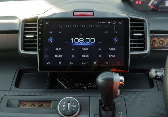 Подержанный автомобиль Honda Freed 2011 года (14 фото)