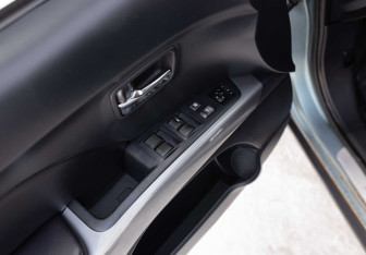 Подержанный автомобиль Mitsubishi Outlander 2006 года (16 фото)