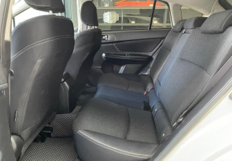 Подержанный автомобиль Subaru XV 2014 года (10 фото)