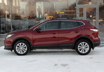 Подержанный автомобиль Nissan Qashqai 2014 года (8 фото)