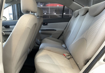 Подержанный автомобиль Hyundai Verna Sedan 2008 года (9 фото)