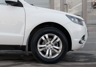 Подержанный автомобиль Geely Emgrand X7 2016 года (9 фото)