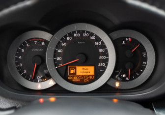 Подержанный автомобиль Toyota RAV4 2008 года (13 фото)