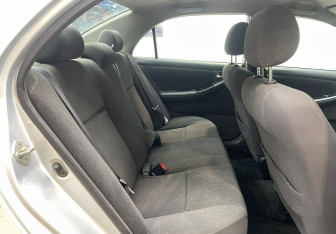 Подержанный автомобиль Toyota Corolla Sedan 2003 года (9 фото)