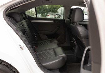 Подержанный автомобиль Skoda Superb Liftback 2018 года (18 фото)