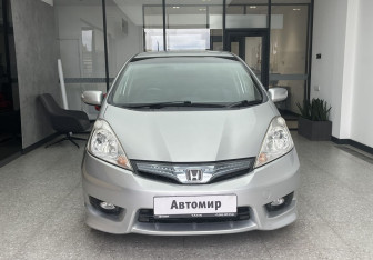 Подержанный автомобиль Honda Fit Shuttle 2012 года (2 фото)