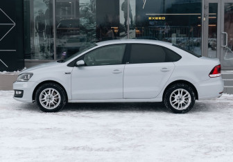 Подержанный автомобиль Volkswagen Polo Sedan 2018 года (8 фото)