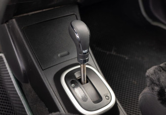 Подержанный автомобиль Nissan Tiida Hatchback 2008 года (15 фото)