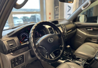 Подержанный автомобиль Toyota Land Cruiser Prado 2008 года (14 фото)