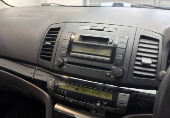 Подержанный автомобиль Toyota Allion 2002 года (11 фото)