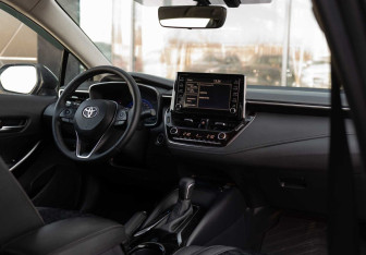 Подержанный автомобиль Toyota Corolla Sedan 2019 года (10 фото)