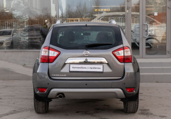 Подержанный автомобиль Nissan Terrano 2016 года (6 фото)