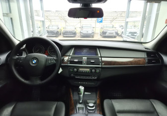 Подержанный автомобиль BMW X5 2008 года (8 фото)