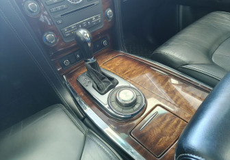 Подержанный автомобиль Infiniti QX80 2016 года (11 фото)