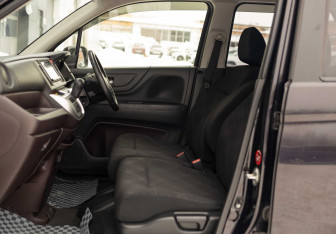 Подержанный автомобиль Honda N-WGN 2014 года (18 фото)