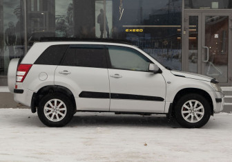 Подержанный автомобиль Suzuki Grand Vitara 2006 года (4 фото)
