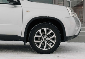 Подержанный автомобиль Nissan X-Trail 2012 года (9 фото)