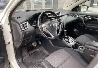 Подержанный автомобиль Nissan Qashqai 2014 года (11 фото)