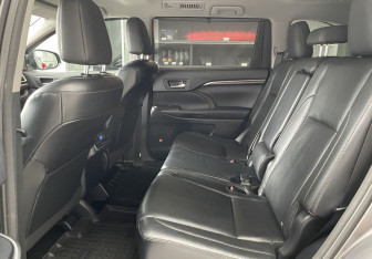 Подержанный автомобиль Toyota Highlander 2014 года (9 фото)