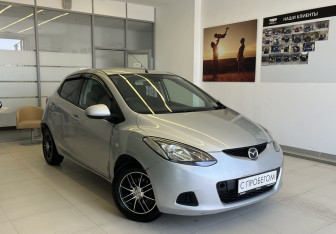 Подержанный автомобиль Mazda Demio 2007 года (3 фото)