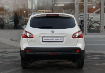Подержанный автомобиль Nissan Qashqai 2013 года (6 фото)
