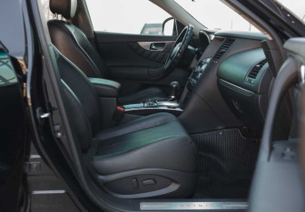 Подержанный автомобиль Infiniti FX 2010 года (21 фото)