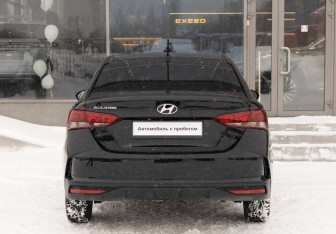 Подержанный автомобиль Hyundai Solaris Sedan 2021 года (6 фото)