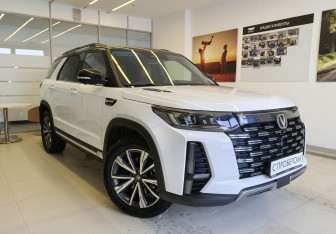 Подержанный автомобиль Changan CS95 2023 года (4 фото)