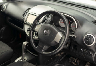 Подержанный автомобиль Nissan Note 2012 года (11 фото)