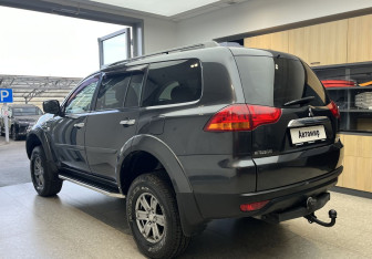Подержанный автомобиль Mitsubishi Pajero Sport 2011 года (6 фото)