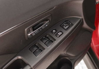 Подержанный автомобиль Mitsubishi ASX 2013 года (15 фото)