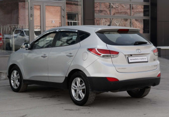 Подержанный автомобиль Hyundai Tucson 2010 года (7 фото)