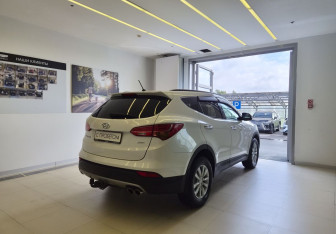 Подержанный автомобиль Hyundai Santa Fe 2015 года (4 фото)