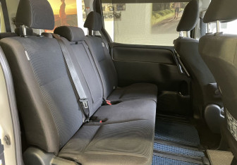 Подержанный автомобиль Toyota Noah Minivan 2017 года (9 фото)