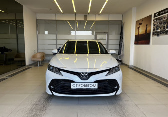 Подержанный автомобиль Toyota Camry Sedan 2021 года (2 фото)