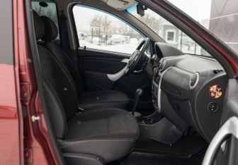 Подержанный автомобиль Renault Sandero 2013 года (16 фото)