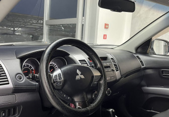 Подержанный автомобиль Mitsubishi Outlander 2012 года (7 фото)